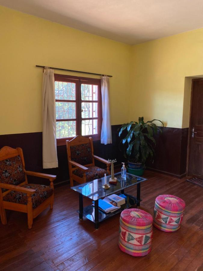 Lycee Picot De Cloriviere Dont Les Revenus Financent L'Education Des Eleves Apartment Antsirabe Bagian luar foto
