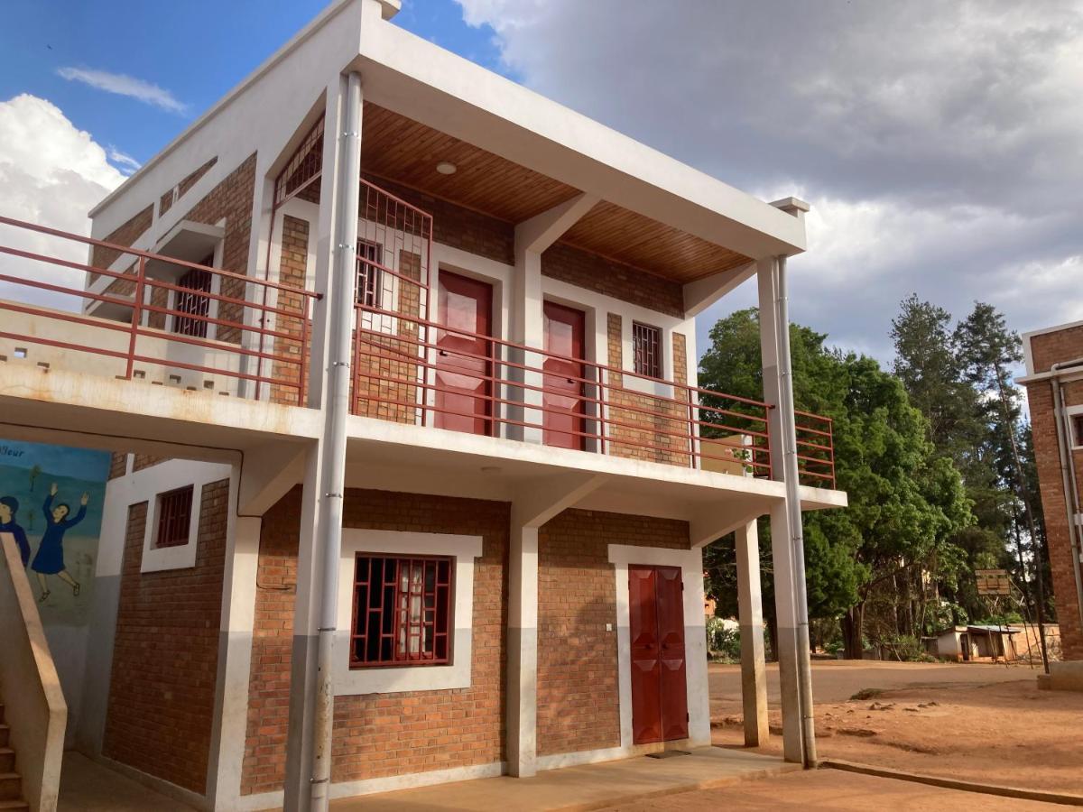 Lycee Picot De Cloriviere Dont Les Revenus Financent L'Education Des Eleves Apartment Antsirabe Bagian luar foto
