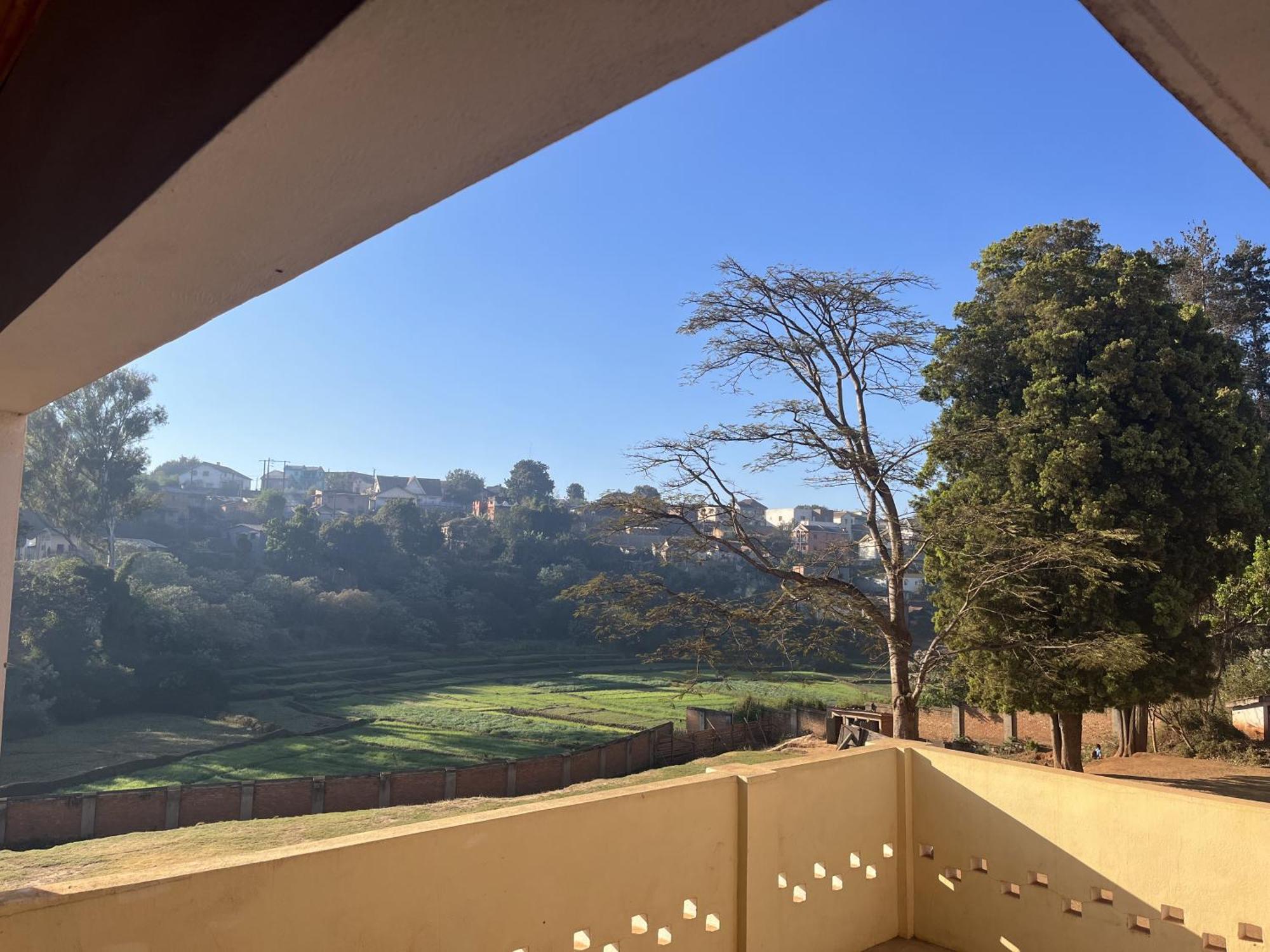Lycee Picot De Cloriviere Dont Les Revenus Financent L'Education Des Eleves Apartment Antsirabe Bagian luar foto