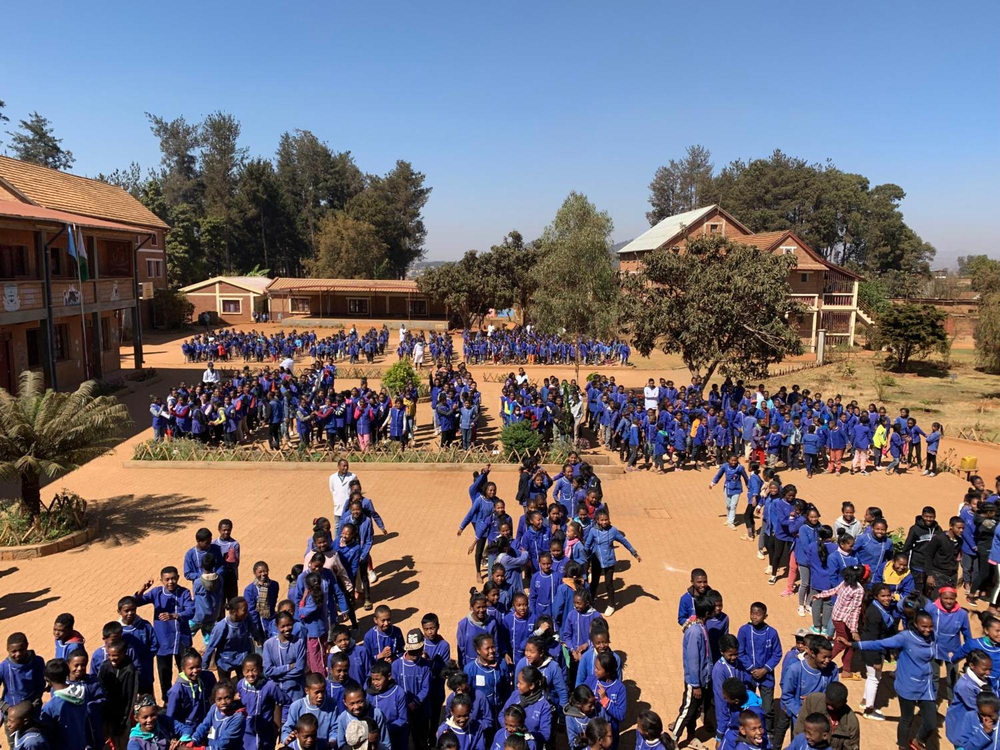 Lycee Picot De Cloriviere Dont Les Revenus Financent L'Education Des Eleves Apartment Antsirabe Bagian luar foto